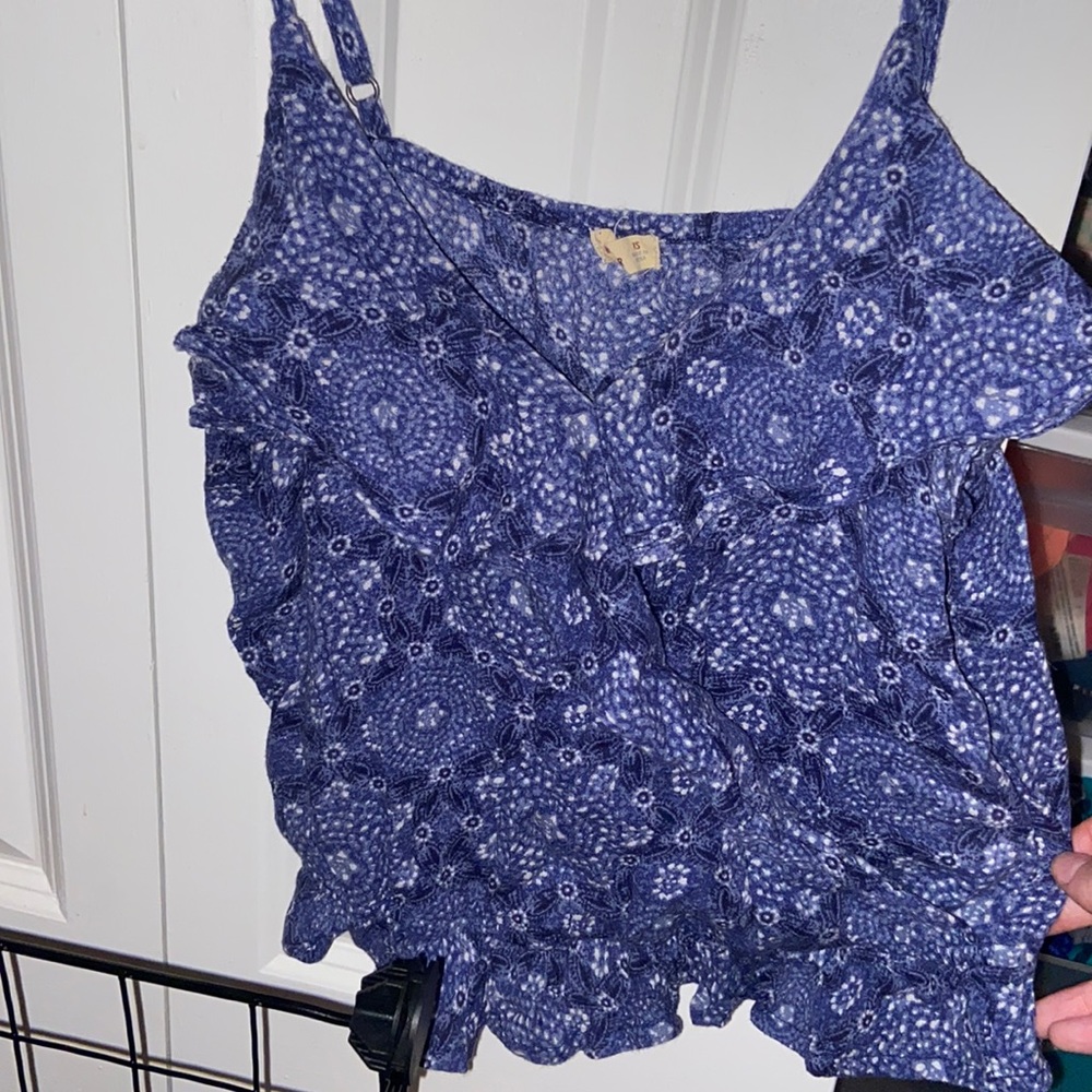 hollister tank